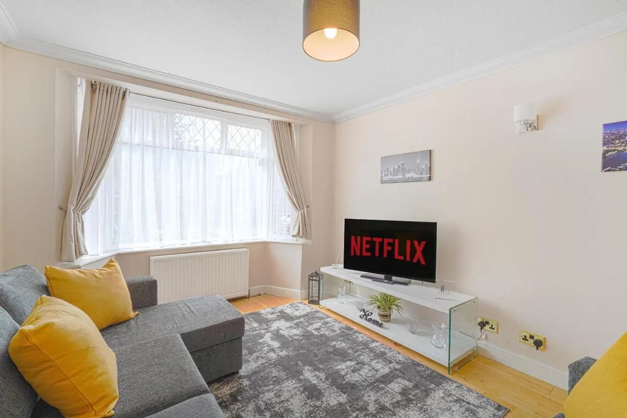 Special Offers, Sleeps 5, Hanwell, London W7, Free Parking Greenford  Holiday home Greenford (Greater London)