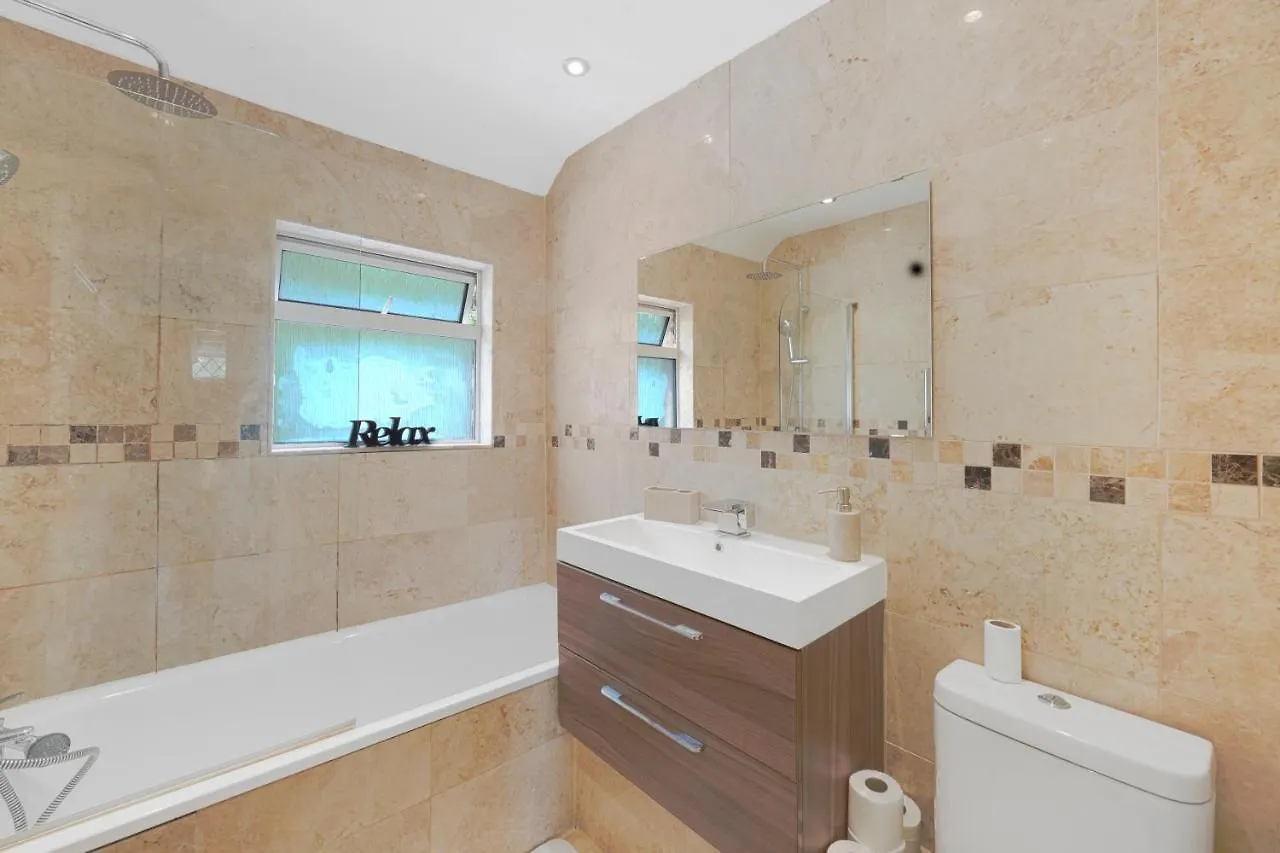 Special Offers, Sleeps 5, Hanwell, London W7, Free Parking Greenford  0*, Greenford (Greater London)