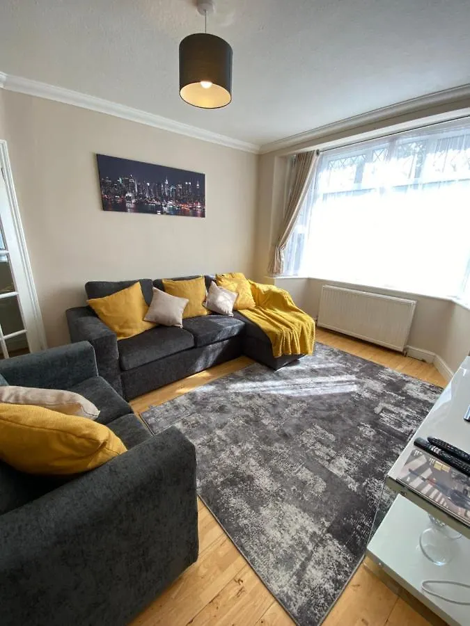 Special Offers, Sleeps 5, Hanwell, London W7, Free Parking Greenford  0*, Greenford (Greater London) United Kingdom