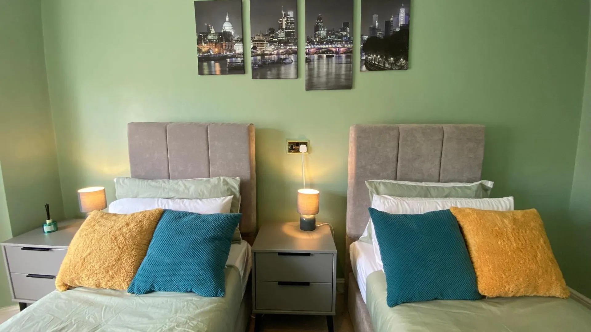 Special Offers, Sleeps 5, Hanwell, London W7, Free Parking Greenford  Holiday home Greenford (Greater London)
